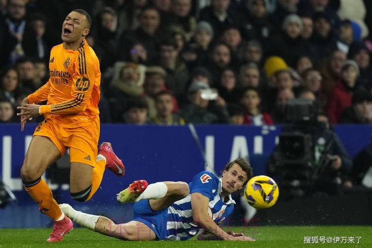 马卡:西班牙裁判准备联合抗议皇马 被足协叫停 马卡:西班牙裁判准备联合抗议皇马 被足协叫停